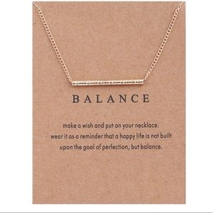 Gorgeous gold tone balance pendant necklace✨